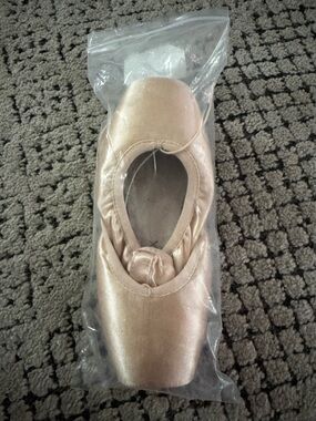 Capezio Pink Satin Ballet Pointe Shoe